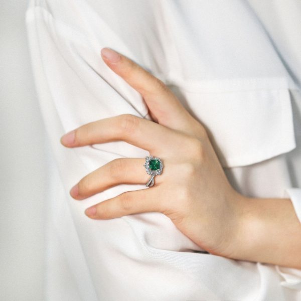 Exquisite S925 Silver 2 Carat Emerald High Carbon Diamond Ring – Stunning Green Gemstone Statement Jewelry for Women - Image 4