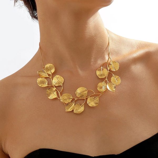 Nature-Inspired Leaf Statement Necklace – Organic Bold Look