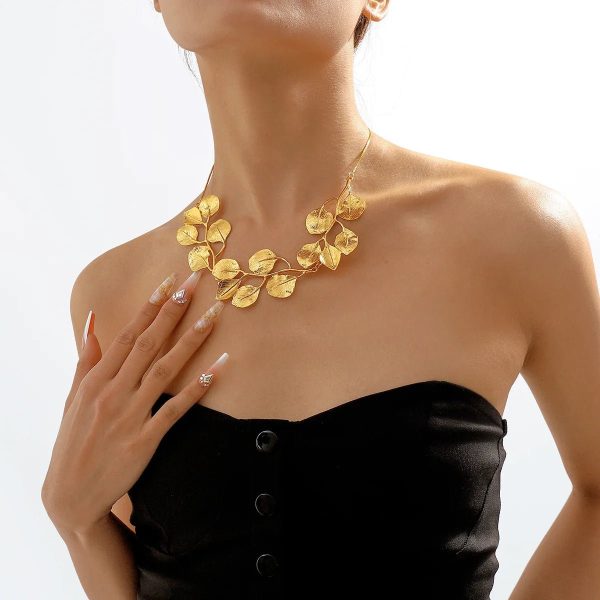 Nature-Inspired Leaf Statement Necklace – Organic Bold Look - Image 3
