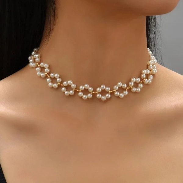 Pearl Daisy Floral Choker Necklace – Whimsical Bloom Design