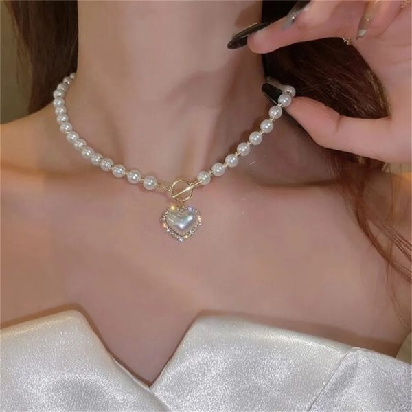 Pearl Choker Necklace with Heart Clasp – Romantic & Elegant Touch - Image 2