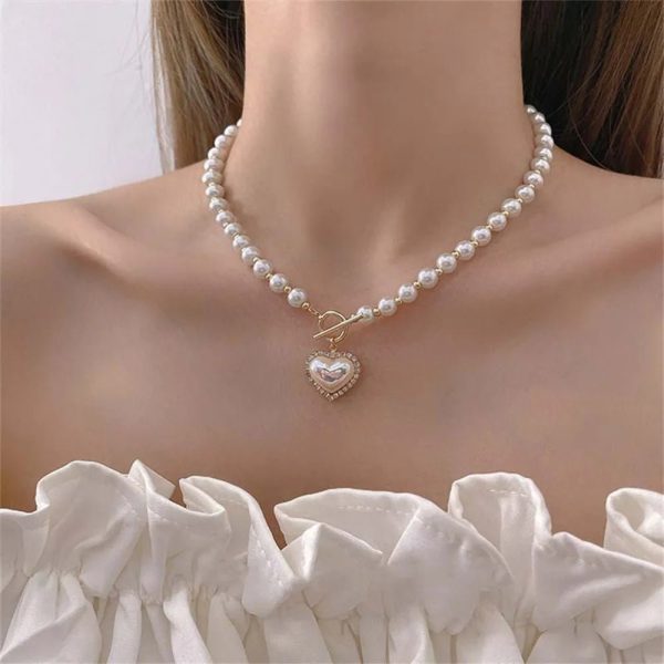 Pearl Choker Necklace with Heart Clasp – Romantic & Elegant Touch